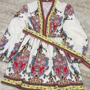 Ladies (Medium) V-Neck Dress with vibrant colors in excellent used condition.